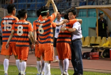 HLV Văn Sỹ phản ứng về quyết định treo giò vĩnh viễn cầu thủ Ninh Bình