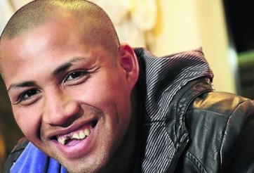 VIDEO: Tình huống dùng đầu vào bóng khó tin của sao trẻ Argentina