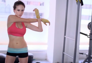 VIDEO: Người đẹp tập thể thao hay là khoe vòng 1?