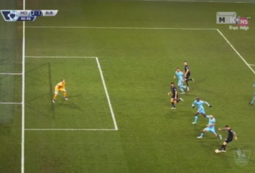 VIDEO: George Boyd ghi bàn trong tư thế việt vị rút ngắn tỷ số cho Burnley