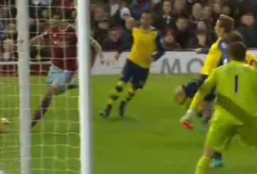 VIDEO: James Tomkins rút ngắn tỉ số xuống còn 1-2 cho West Ham (West Ham - Arsenal)