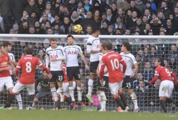 VIDEO: Cứu thua không tưởng, Lloris làm nản lòng các chân sút MU