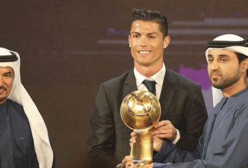 Vượt Messi và Neuer, Ronaldo trở thành cầu thủ hay nhất thế giới