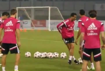 VIDEO: Ronaldo phô diễn kĩ thuật trên sân tập tại Dubai