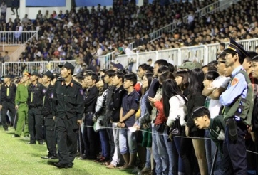 VFF xem xét phạt HAGL vì 'vỡ sân' trận mở màn V-League 2015