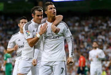 Ronaldo chán nản với pha bóng cá nhân của Bale