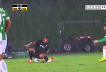 VIDEO: Pha lừa bóng chỉ có 'thiên tài' mới làm được