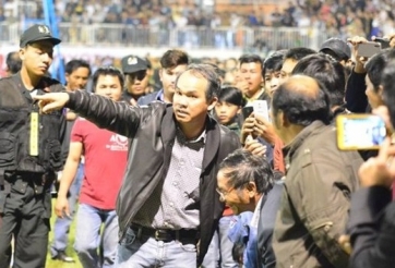 Nguyên nhân khán giả tràn xuống sân Pleiku là do bầu Đức