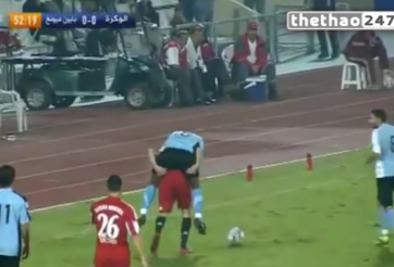 VIDEO: Bị kèm sát, Ribery cõng luôn cầu thủ đối phương chạy theo bóng
