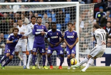 Video clip bàn thắng: Real Madrid 3-0 Espanyol - Siêu phẩm sút phạt của Bale