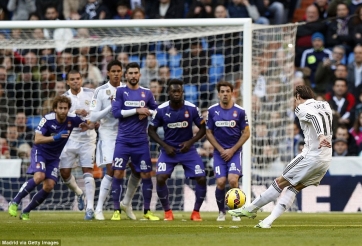 VIDEO: Cú sút phạt mẫu mực của Gareth Bale vào lưới Espanyol