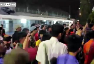 VIDEO: Các cầu thủ HAGL bị các fan vây kín dù thua trận