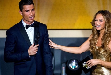 Kate Abdo - MC xinh đẹp dẫn Gala trao QBV là ai?