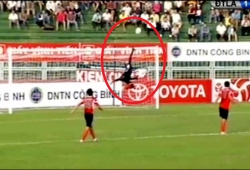 VIDEO: Những pha cứu thua làm nản lòng chân sút HAGL của thủ môn Quốc Cường