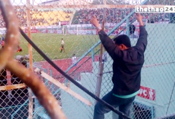 VIDEO: CĐV đu hàng rào xem HAGL thi đấu