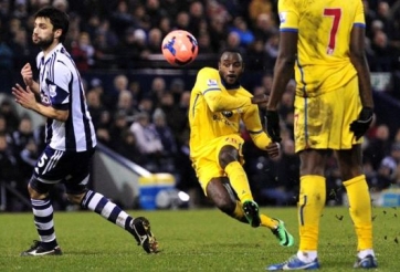 VIDEO: Sao trẻ Crystal tái hiện pha solo ghi bàn huyền thoại của Maradona