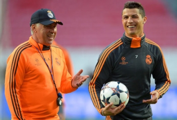 HLV Carlo Ancelotti đưa Ronaldo ‘lên mây xanh’