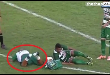 Video hài hước: Bác sĩ ngã sấp mặt khi vào sơ cứu cầu thủ