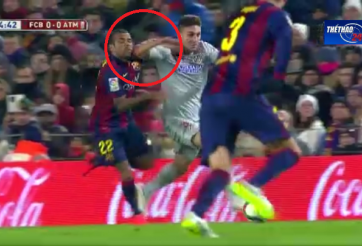 VIDEO: Tình huống Siqueira đánh cùi chỏ vào mặt Alves