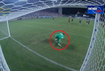 VIDEO: Pha bắt bóng kiểu 'đẻ trứng' của thủ thành Shakhtar Donetsk