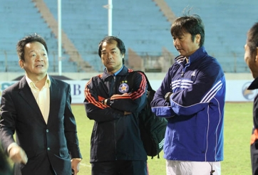 Bầu Hiển hứa thưởng thêm để khích lệ tinh thần thầy trò Huỳnh Đức