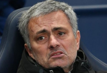 VIDEO: Phản ứng hài hước của HLV Mourinho khi Costa bỏ lỡ khó tin