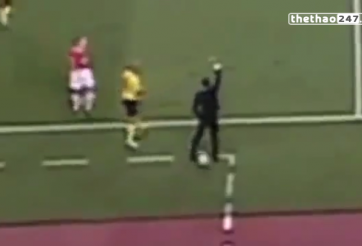 Video hài hước: Thierry Henry xâu kim HLV Guardiola đầy ngẫu hứng