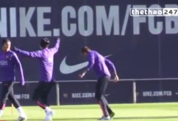 VIDEO: Dani Alves làm thầy dạy nhảy cho Neymar và Adriano ngay trên sân tâp