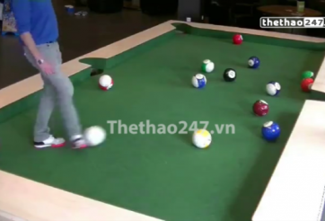 VIDEO: Sự kết hợp hoàn hảo giữa bóng đá và bi-a