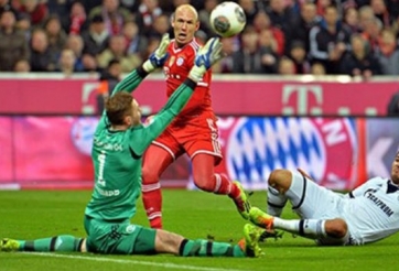 VIDEO: Với Robben, việc tìm một khoảng trống để ghi bàn là quá dễ dàng