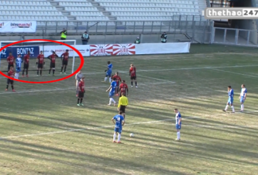 VIDEO: Pha dàn xếp đá phạt thông minh và độc đáo chưa từng có