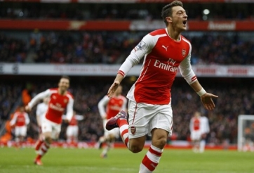 VIDEO: Mesut Ozil trở lại ấn tượng giúp Arsenal áp sát tốp 4