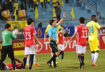 Samson và Gomez đối mặt với án phạt nặng sau vòng 6 V-League