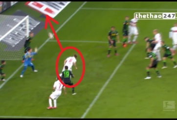 VIDEO: Sao Bundesliga bỏ lỡ không tưởng đến...2 lần trong một trận đấu