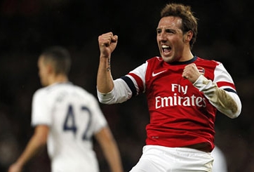 Santi Cazorla nhận giải Cầu thủ xuất sắc nhất