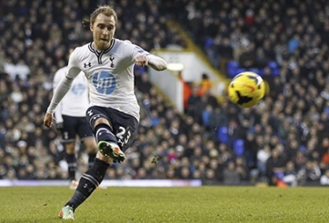 VIDEO: Sao Tottenham Christian Eriksen đá phạt không thua gì David Beckham