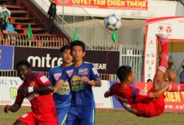 VIDEO: Siêu phẩm 'xe đạp chổng ngược' của Văn Thắng vào lưới HAGL