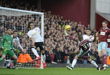 VIDEO: Những pha tỏa sáng giúp MU thoát thua của thủ thành De Gea