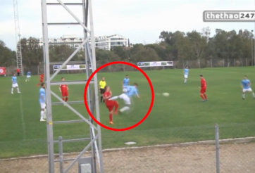 VIDEO: Cầu thủ Đức triệt hạ đối phương bằng cú đá kinh hoàng