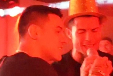 Ronaldo hát hò tưng bừng sau trận thảm bại trước Atletico