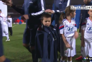 VIDEO: Hình ảnh cảm động của Thiago Silva và cậu bé mascot