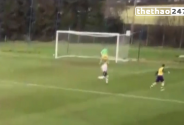 VIDEO: Brooklyn Beckham bỏ lỡ tuyệt phẩm cho đội trẻ Arsenal