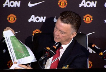 Huyền thoại của Man Utd chê Van Gaal… dở hơi