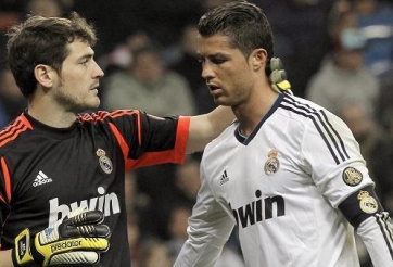 CĐV Real Madrid 'tấn công' Casillas và Ronaldo