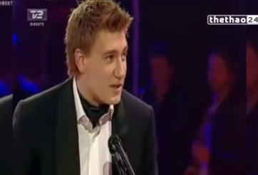 Video clip chế: Bendtner được FIFA vinh danh bằng giải thưởng cao quý