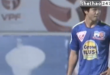 VIDEO: Công Phượng mất đến 3 lần sút mới có thể gỡ hòa cho HAGL