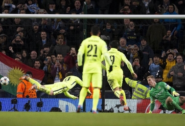 VIDEO: Messi đá hỏng penalty, tiếp tục chịu dớp không ghi bàn trên đất Anh