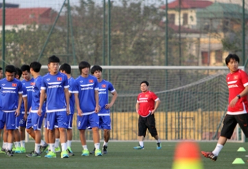 HLV Miura nổi cáu vì sự rời rạc của các cầu thủ U23