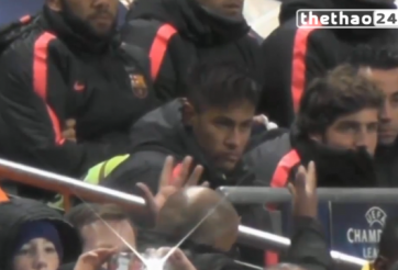 VIDEO: Neymar suýt tẩn CĐV Man City vì bị lăng mạ