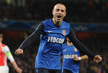 Thắng trận, Berbatov mạnh miệng 'dìm hàng' Arsenal
